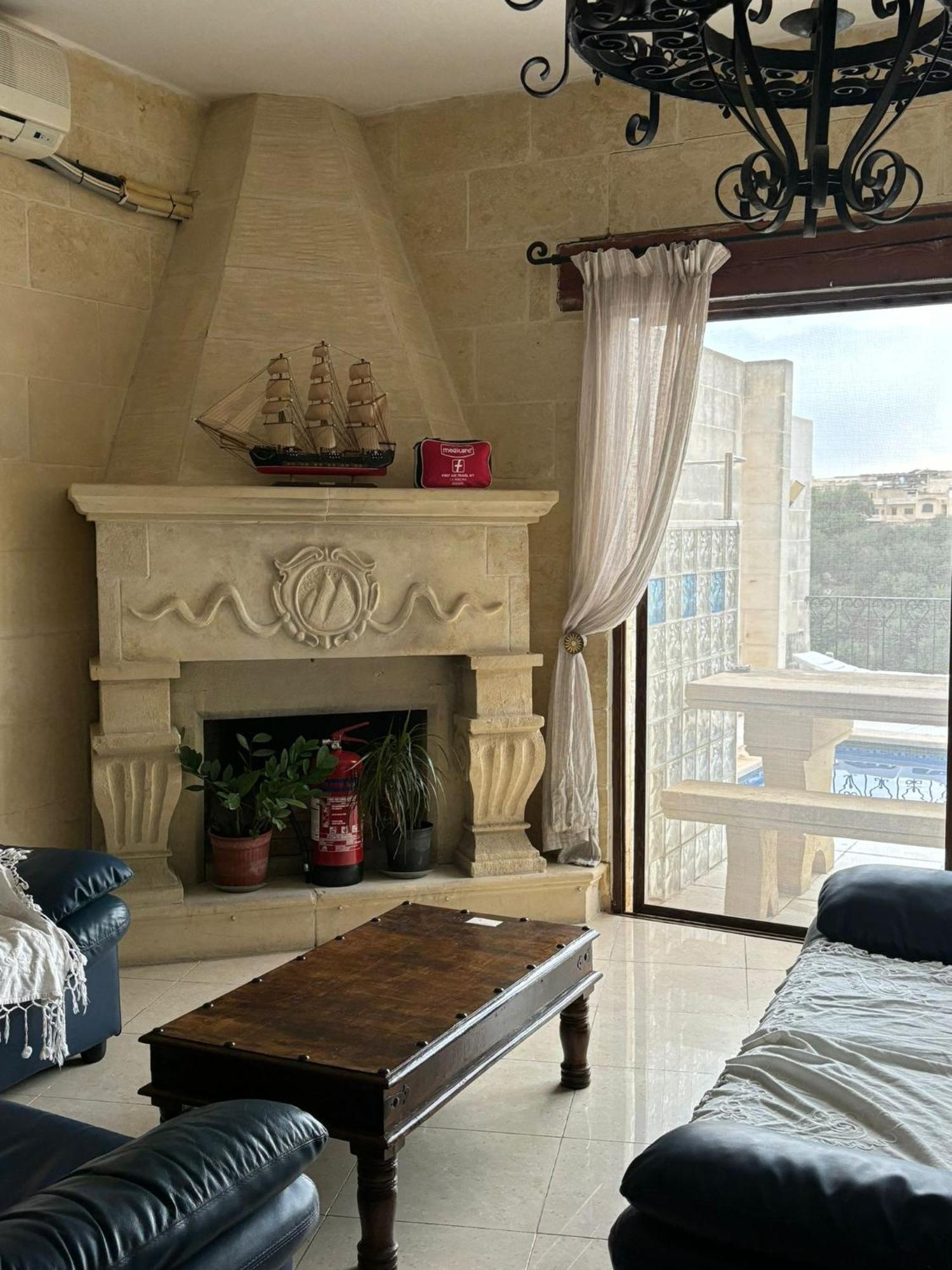 Gozo Island Escape Sleeps 4 With Private Bathroom Ghajn il-Kbira  외부 사진